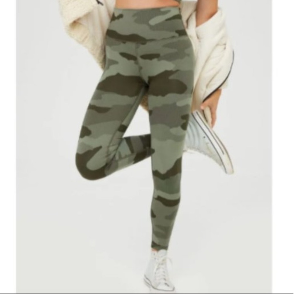 Aerie MOVE high waisted camo legging medium